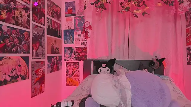 FluffyMelons online show from May 15, 2026, 11:01 pm