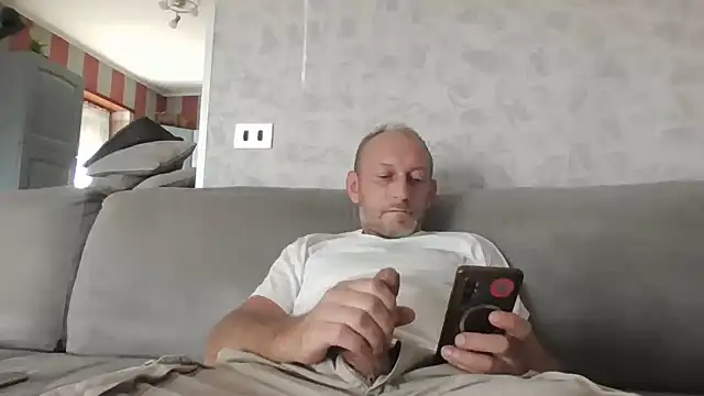 cazzoweb online show from September 23, 2025, 1:58 pm