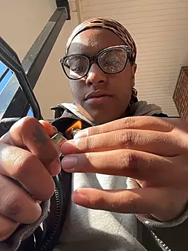 Tu GataLinda online show from November 8, 2025, 5:45 pm