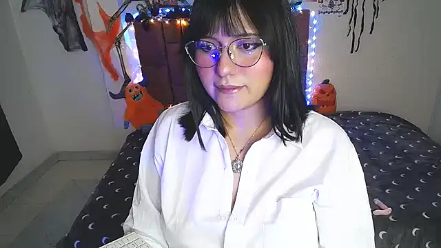 saragon1 online show from October 14, 2025, 2:29 pm