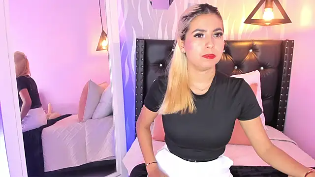 lucia-cute online show from March 8, 2026, 12:53 pm