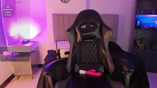 Scarlett21   online show from December 19, 2025, 6:15 pm