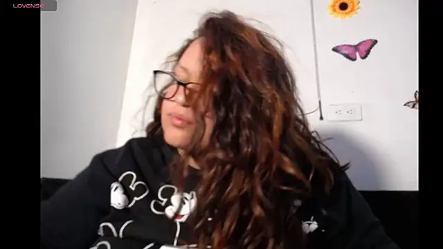 Snapshot of Julieta_Big chatting on October 4, 2025, 4:43 am Julieta Big online show from October 4, 2025, 4:43 am