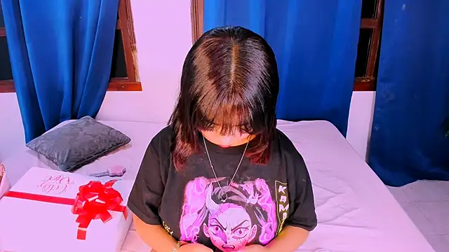 nahomy ryans online show from September 25, 2025, 7:23 am