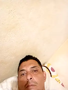 125Delfin90 online show from October 24, 2025, 11:01 pm