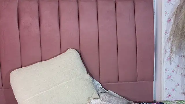 Hela Collins online show from September 28, 2025, 3:56 am