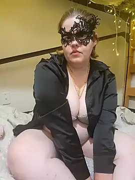 VeiledMuse online show from December 17, 2025, 2:39 am