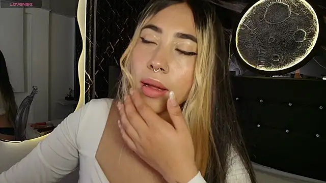  ManuVeelez online show from November 22, 2025, 6:01 am