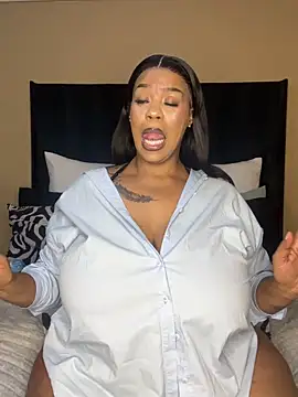 THICKBUNNYCHICKxxx online show from April 25, 2026, 8:39 pm