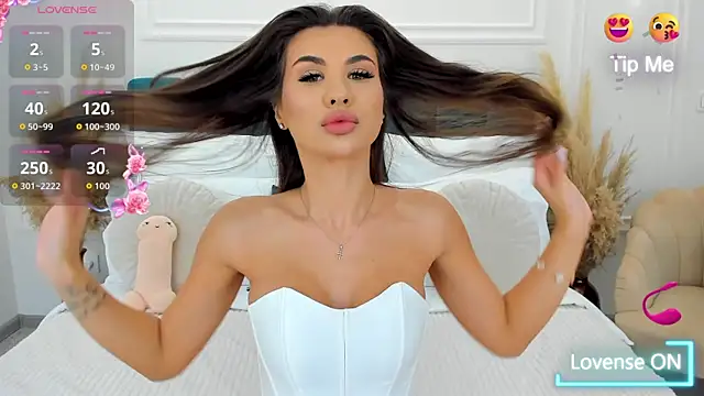 MonCarla online show from November 28, 2025, 8:22 pm