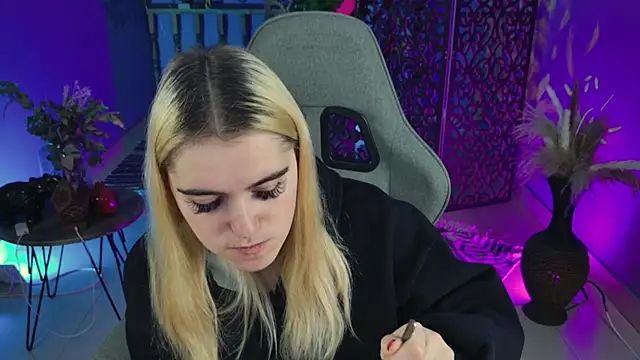 Stef Nicks online show from October 6, 2025, 6:22 am