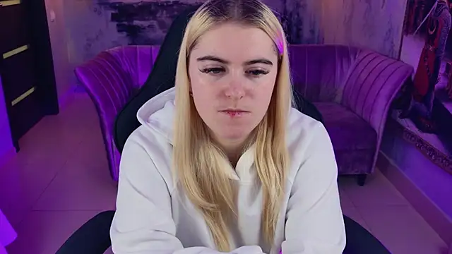 Stef Nicks online show from October 12, 2025, 5:39 am