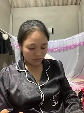 NhuFox online show from October 4, 2025, 12:58 pm