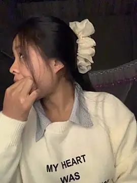 NhuFox online show from November 28, 2025, 1:36 pm