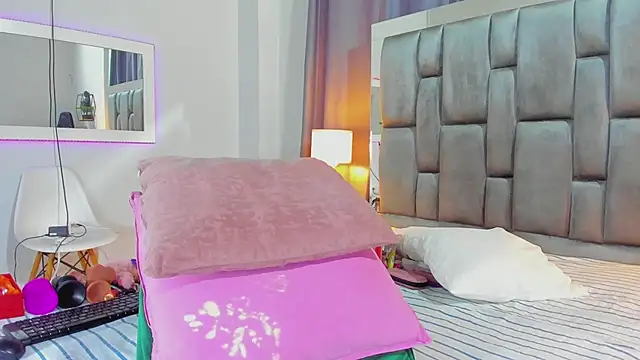 Violet horny05 online show from October 7, 2025, 7:33 pm