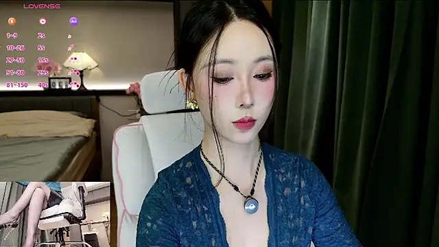 Snapshot of AYW-21 chatting on October 30, 2025, 12:39 pm AYW-21 online show from October 30, 2025, 12:39 pm