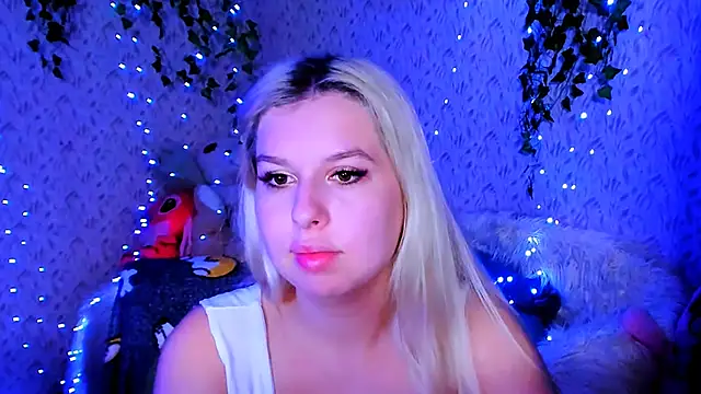 ChloeRicc online show from November 11, 2025, 8:09 pm