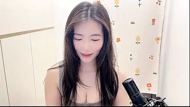 Rosalind xixi online show from September 25, 2025, 1:26 pm