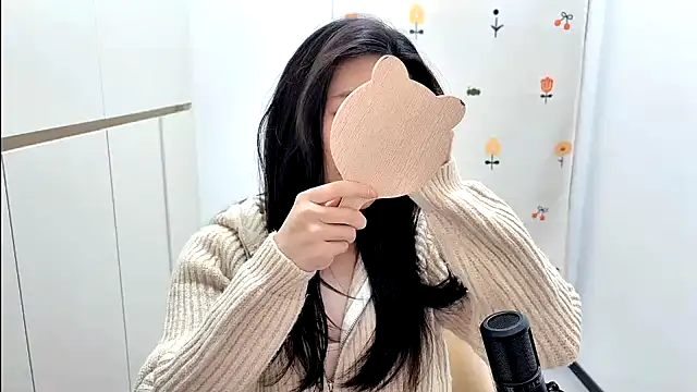 Rosalind xixi online show from November 19, 2025, 6:02 am