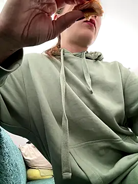 Snapshot of IsabellaEtha chatting on September 29, 2025, 10:42 am IsabellaEtha online show from September 29, 2025, 10:42 am