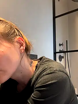 IsabellaEtha online show from November 6, 2025, 3:13 pm