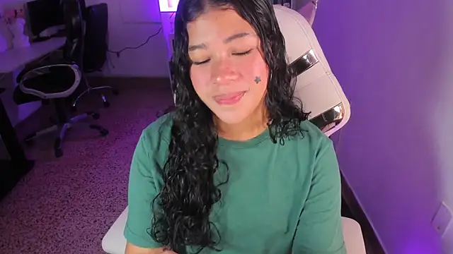 Snapshot of Ivy_nt chatting on September 23, 2025, 6:33 pm Ivy nt online show from September 23, 2025, 6:33 pm