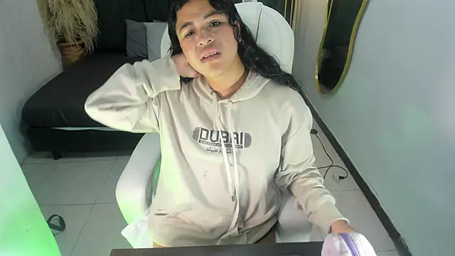 Snapshot of Ivy_nt chatting on September 29, 2025, 6:24 pm Ivy nt online show from September 29, 2025, 6:24 pm