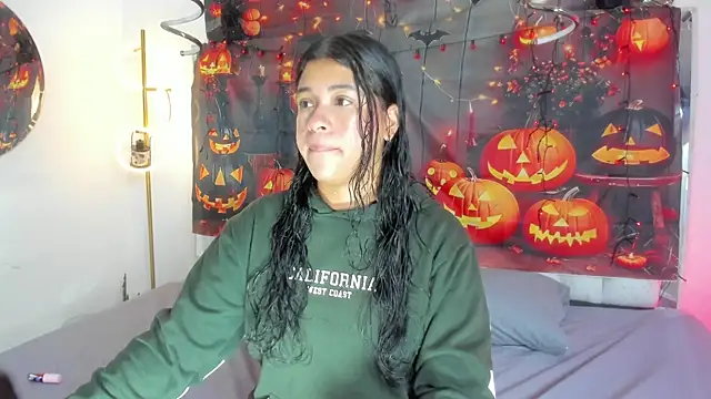 Snapshot of Ivy_nt chatting on October 22, 2025, 12:49 pm Ivy nt online show from October 22, 2025, 12:49 pm