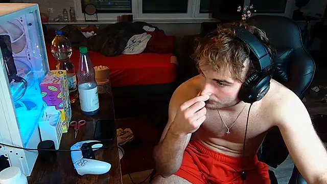 Snapshot of Rudi2007Eye chatting on September 28, 2025, 7:08 pm Rudi2007Eye online show from September 28, 2025, 7:08 pm