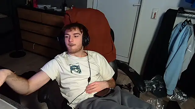 Snapshot of Rudi2007Eye chatting on February 15, 2026, 8:27 pm Rudi2007Eye online show from February 15, 2026, 8:27 pm