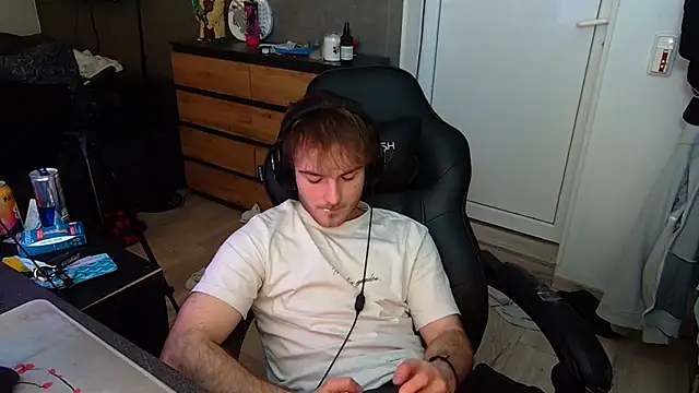 Snapshot of Rudi2007Eye chatting on March 1, 2026, 7:05 pm Rudi2007Eye online show from March 1, 2026, 7:05 pm