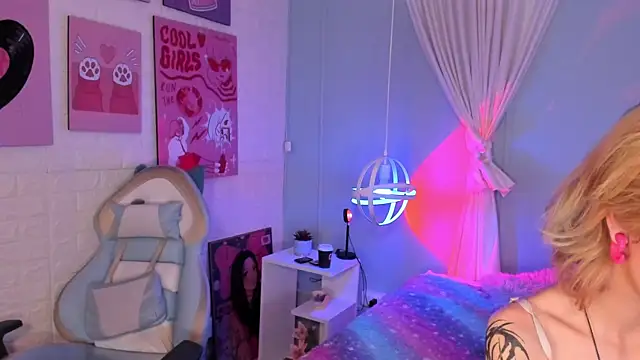 Hannahpage online show from October 2, 2025, 11:39 am