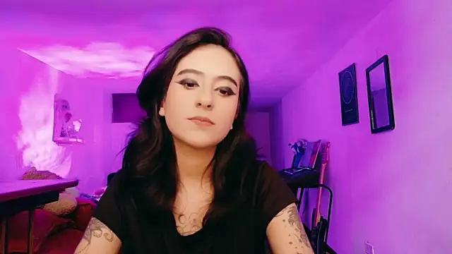 Snapshot of atenea_dragon__ chatting on January 6, 2026, 10:23 pm atenea dragon online show from January 6, 2026, 10:23 pm