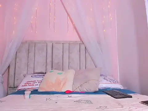 Rachellcooperrr online show from October 7, 2025, 8:39 pm