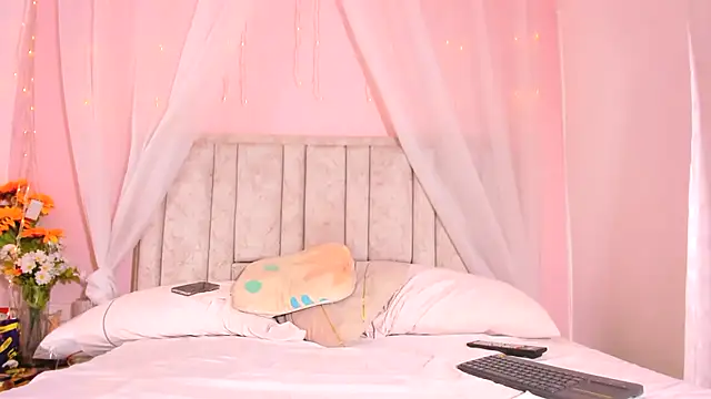 Rachellcooperrr online show from October 25, 2025, 2:13 pm