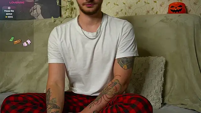 Snapshot of johnstoneisland chatting on October 13, 2025, 8:42 pm johnstoneisland online show from October 13, 2025, 8:42 pm