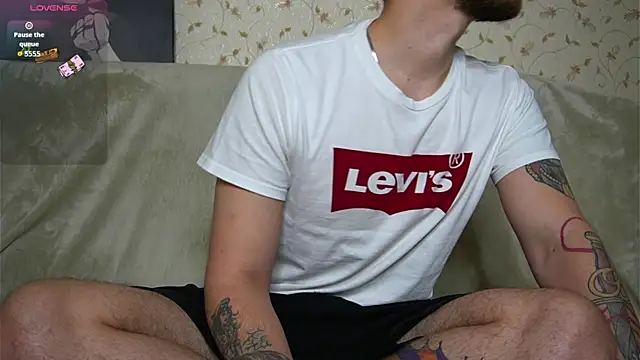 Snapshot of johnstoneisland chatting on December 4, 2025, 9:34 pm johnstoneisland online show from December 4, 2025, 9:34 pm