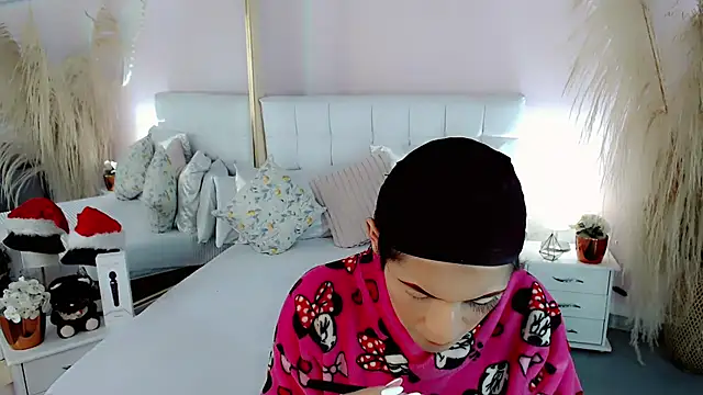 nathalialoes1 online show from December 15, 2025, 12:31 pm