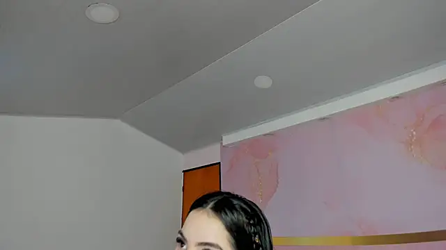 milk candy18 online show from September 18, 2025, 12:18 pm