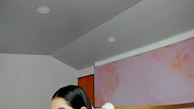 milk candy18 online show from September 24, 2025, 12:19 pm