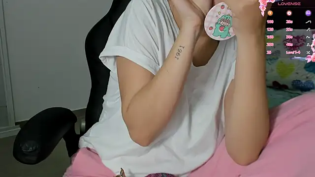 milk candy18 online show from December 21, 2025, 10:55 am