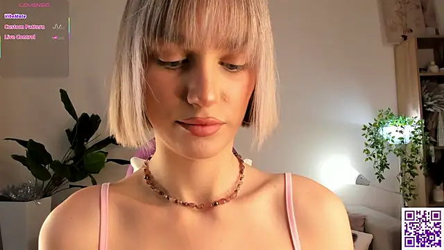 Ice Strawberry online show from January 11, 2026, 2:49 am