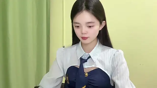 Snapshot of Nicole-13 chatting on February 5, 2026, 12:32 pm Nicole-13 online show from February 5, 2026, 12:32 pm