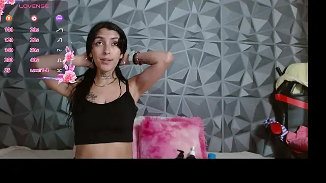 suzanhot 30 online show from March 25, 2026, 8:59 pm