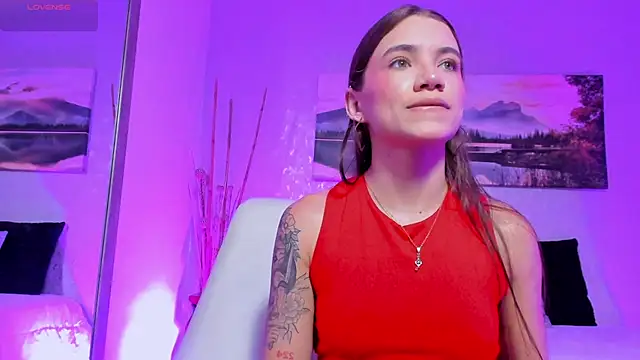 Snapshot of aitana_baker_ chatting on October 3, 2025, 7:33 pm aitana baker  online show from October 3, 2025, 7:33 pm