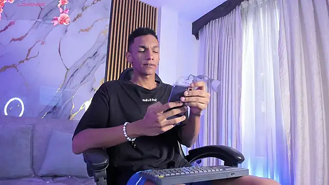 JulienSaint online show from December 22, 2025, 12:02 pm