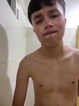 Snapshot of andrew_gara chatting on September 24, 2025, 12:36 am andrew gara online show from September 24, 2025, 12:36 am