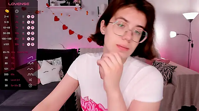 BellaCaress online show from November 28, 2025, 2:25 am