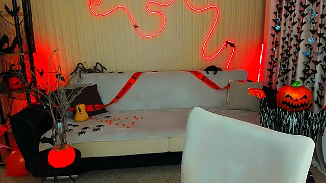 YourLovellyStory online show from October 28, 2025, 11:25 am