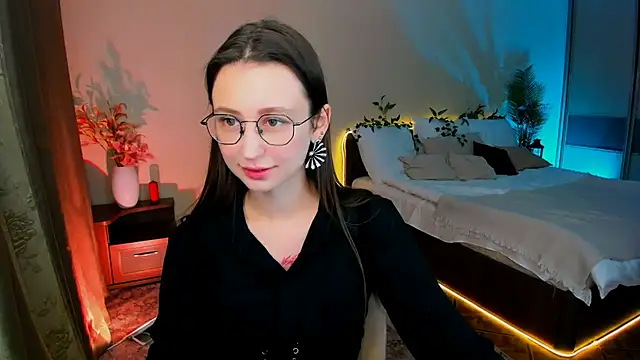 YourLovellyStory online show from November 11, 2025, 11:21 am